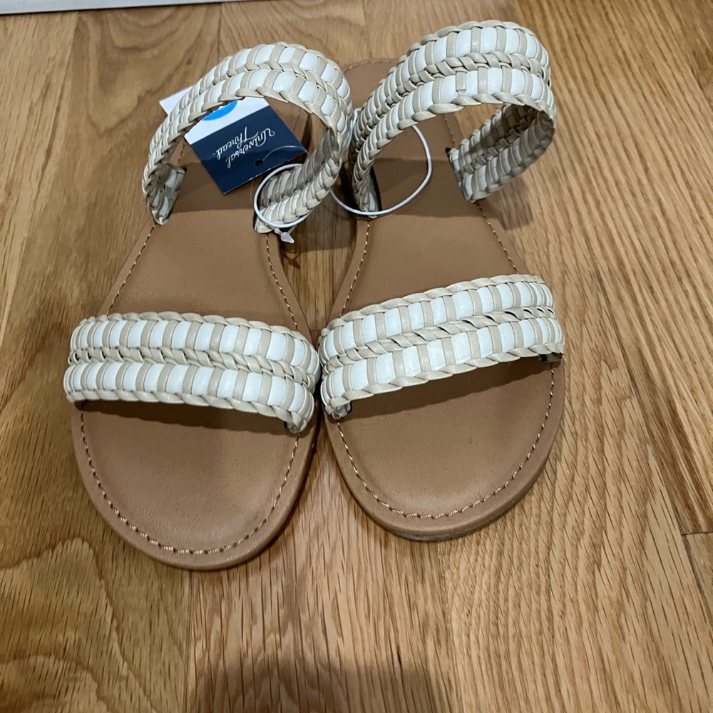 Universal threads women’s flats